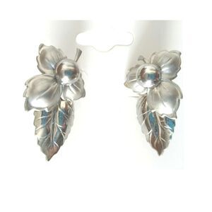 Vintage Flower & Leaf Metallic Silver Tone Stud Earrings Screw Back